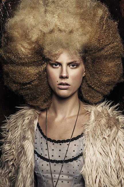 model noeska van zijl met big hair door fotograaf Martin Janssen